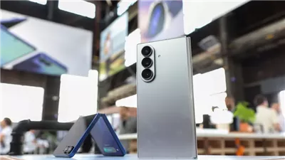  سباق جديد في عالم الهواتف الذكية..سامسونج تكشف عن أول هاتف ثلاثي قابل للطي