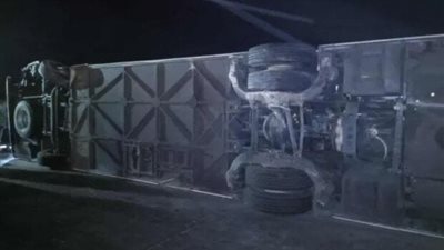 مصرع 8 أشخاص وإصابة 14 آخرين في حادث انقلاب أتوبيس بصحراوي المنيا