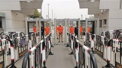 الأمن يحدد المحظورات في مباراة القمة.. وتشديدات لمنع الشماريخ والليزر