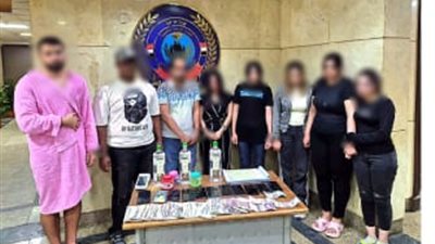 ملفوفين بالملايات.. الأمن يداهم نادي صحي لممارسة الرذيلة بالتجمع