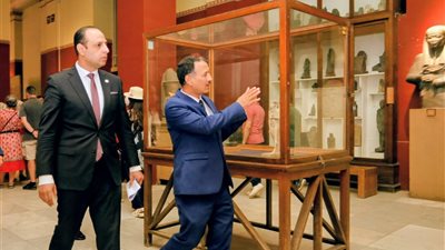 النيابة الإدارية تعاين موقع سرقة الأسورة الذهبية بالمتحف المصري القديم