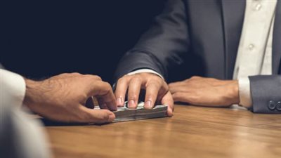 شبكة فساد داخل مصلحة الجمارك.. تفاصيل رشوة التهريب الجمركي