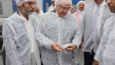 رئيس هيئة الدواء يتفقد مصنع بيوجينيريك ويشيد بدوره في توطين صناعة الدواء 