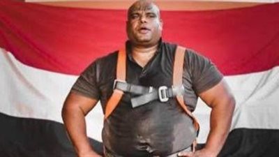 اليوم..أقوى رجل في العالم يستعد لسحب باخرة تزن 700 طن باستخدام أسنانه فقط 