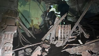 سقوط الواجهة الأمامية.. انهيار جزئي لعقار بمصر القديمة دون إصابات