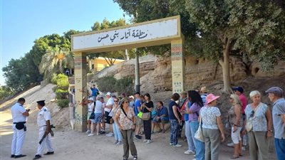 المنيا تستقبل أفواجًا سياحية من ألمانيا وأستراليا وفرنسا لزيارة آثارها
