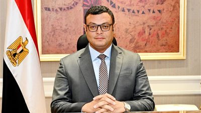 وزير الإسكان يتابع موقف تنفيذ وحدات 