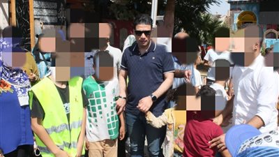 نائب محافظ سوهاج يشارك الأيتام يوماً ترفيهياً بالأنشطة والهدايا