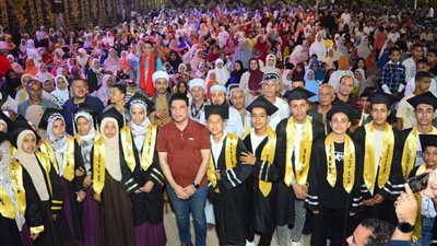 نائب محافظ سوهاج يكرم 700 متفوقًا و24 حافظًا للقرآن بشطورة