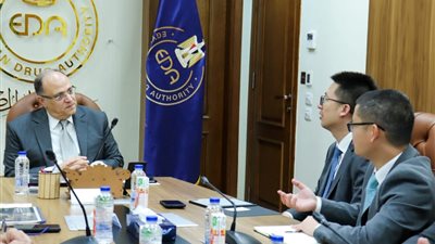 رئيس هيئة الدواء يبحث مع 