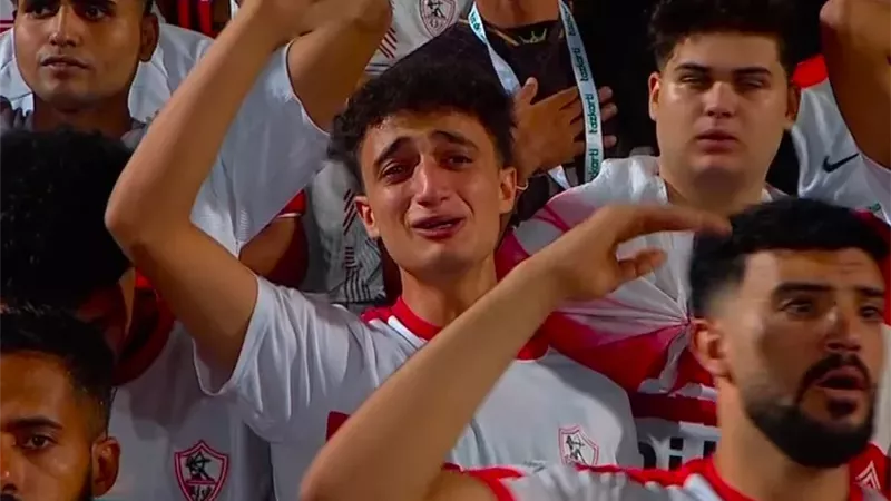 مشهد بكاء أحد مشجعي