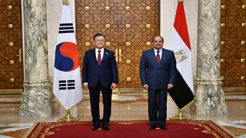 السيسي ومبعوث كوريا