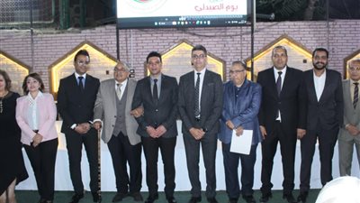 نائب محافظ سوهاج ووكيل الصحة يكرمان قيادات المديرية والمتفوقين من أبناء الصيادلة