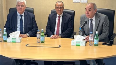 وزيرا الخارجية والتعليم العالي يزوران 