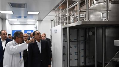 رئيس الوزراء يفتتح مصنع 