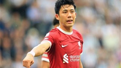 واتارو إندو يغادر معسكر منتخب اليابان.. وليفربول يعلن السبب 