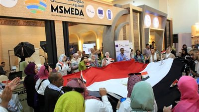 بالأعلام المصرية.. احتفالات كبرى بذكرى نصر أكتوبر داخل معرض تراثنا 