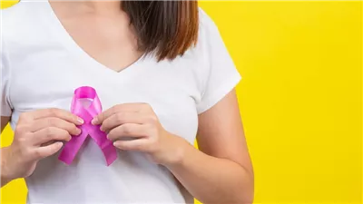 في شهر التوعية بسرطان الثدي 2025.. الأعراض والأسباب وطرق الوقاية والعلاج
