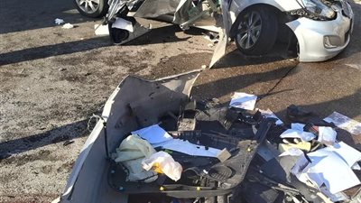 مأساة على طريق التجمع.. أم تحتضن أطفالها بعد حادث مروع (صور)