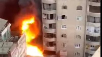 المعاينة تكشف تفاصيل حريق السلام.. النيران التهمت مخزن قطع غيار وامتدت لعقارين مجاورين