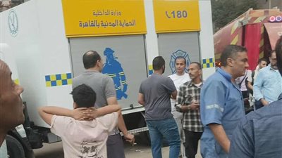 الحماية المدنية تدفع بـ10 سيارات إطفاء وخزانات مياه للسيطرة على حريق الحرفيين