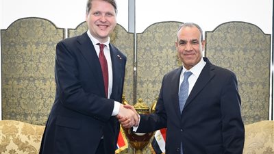 وزير الخارجية يبحث مع نظيره النرويجي تعزيز التعاون الثنائي ودعم المشروعات التنموية 