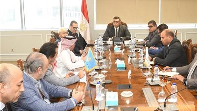 وزير الإسكان يبحث مع رئيس المنظمة العربية للسياحة تعزيز التعاون في الاستثمار السياحي بالمدن الجديدة