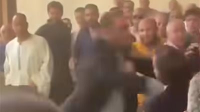 قميصه اتقطع .. الأمن يفحص فيديو الاعتداء على مرشح أثناء تقديم أوراق ترشحه في طنطا