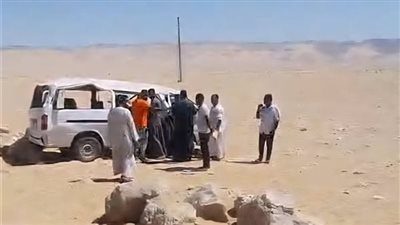 إصابة 9 أشخاص في انقلاب ميكروباص على الطريق الصحراوي بالمنيا
