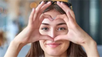 5 عادات تجميلية تُضعف نظرك في اليوم العالمي للبصر 2025.. احذري هذه الأخطاء