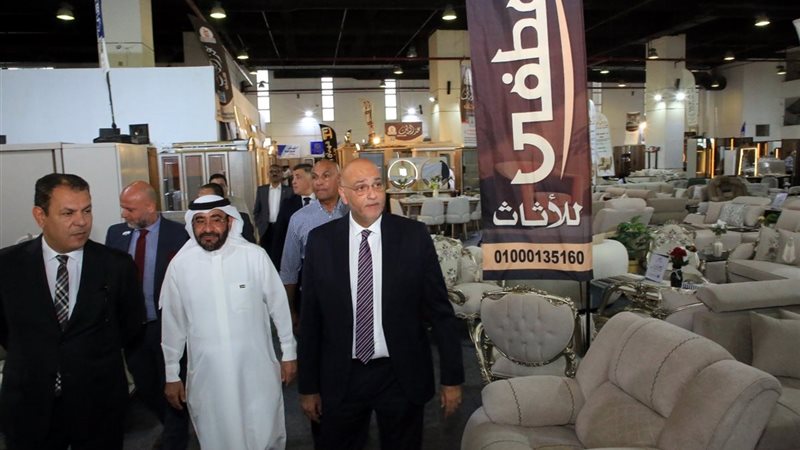 أثناء الافتتاح