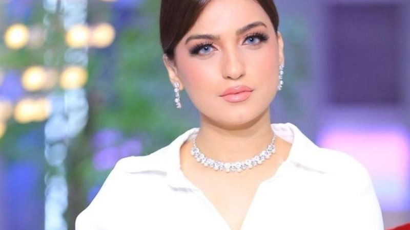 الإعلامية ياسمين
