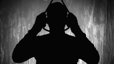 بسبب مرض نفسي.. شاب يُنهي حياته شنقًا داخل شقته في البدرشين