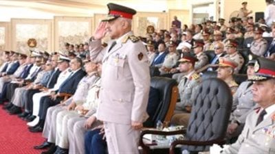 وزير الدفاع يشهد مناورة بالذخيرة الحية في المنطقة الغربية العسكرية