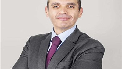 لماذا ارتفعت أسعار الدولار اليوم الأحد بشكل مفاجئ.. خبير اقتصادي يجيب