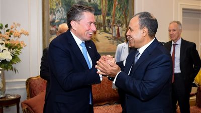 وزير الخارجية يستقبل وكيل الأمين العام للشئون الإنسانية