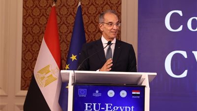 وزير الاتصالات: تنفيذ مشروعات لتوظيف تكنولوجيا المعلومات في إدارة الموارد المائية