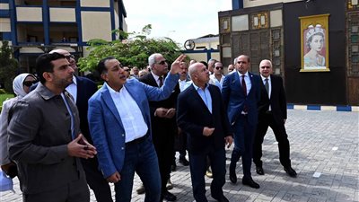 مدبولي يتفقد مدرسة 