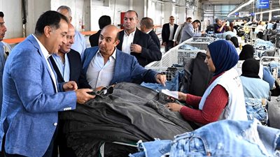 مدبولي يتفقد مصنع 