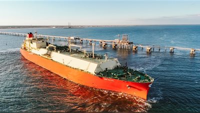 البترول تعلن تصدير شحنة غاز جديدة إلى إيطاليا من مجمع إدكو للإسالة