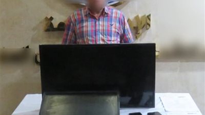 تحقيقات النيابة تكشف تفاصيل ضبط متهم انتحل صفة مدير مسابقة للنصب على المواطنين