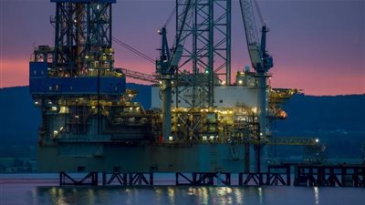 النفط يرتفع مع تراجع حدة التوترات التجارية بين واشنطن وبكين