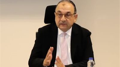 مصنع بلوكات الأنود بالعين السخنة يعود للحياة.. وزير قطاع الأعمال يتفقد التشغيل