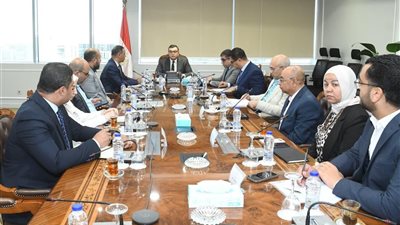 وزير الإسكان يتابع تنفيذ مشروع 