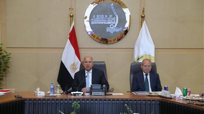  خلال اجتماعه مع مصنعي الأسمنت كامل الويزر: حافز استثنائي بمناسبة احتفالات أكتوبر