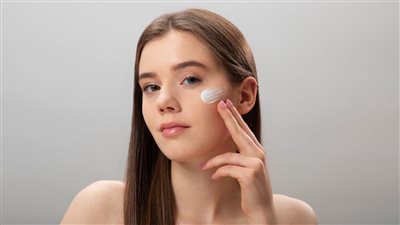 كريمات البروبيوتيك: ثورة علمية في عالم العناية بالبشرة أم مجرد موضة تجميلية؟ 