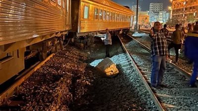 تفاصيل حادث خروج عربة من قطار الصعيد رقم 990 عن القضبان في سوهاج (صور)