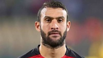 والد عمر كمال عبد الواحد يحسم الجدل بشأن رحيل نجله عن الأهلي (خاص)