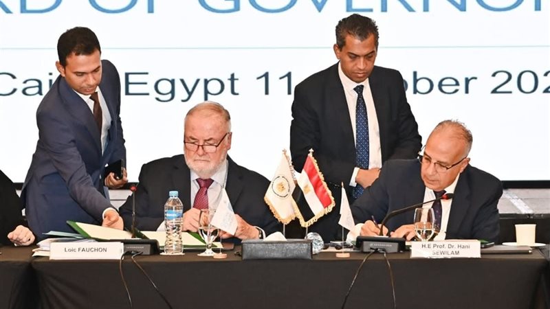 أثناء التوقيع