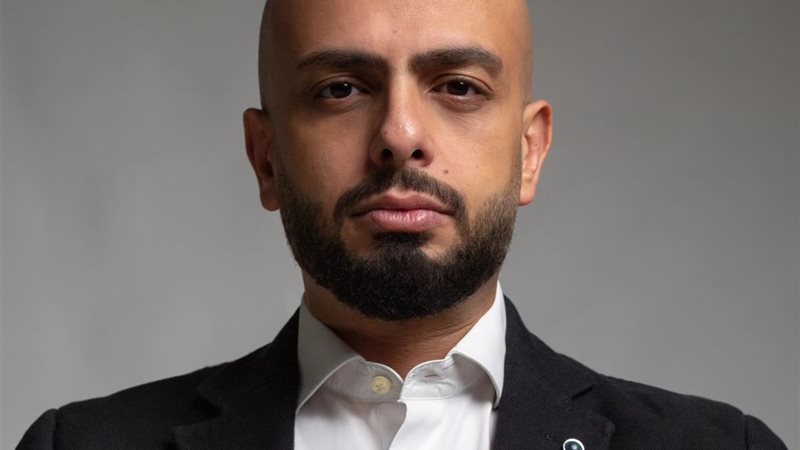 الكاتب أحمد مراد